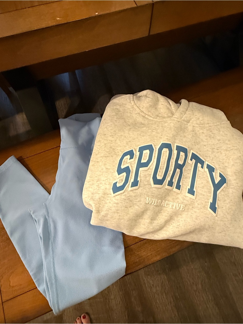 WILO Set Crewneck Sweatshirt in Light Gray with Blue Lettering and leggings